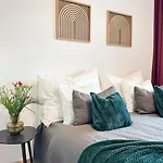 Real Living By Refa Balcony Retreat 75
