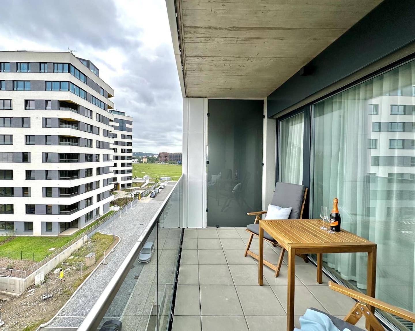 Appartamento Real Living By Refa Balcony Retreat 75 Praga